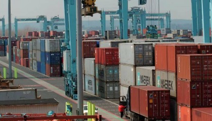 最后时间,港府突然对李嘉诚采取动作,商务部评价一针见血