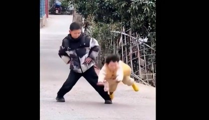 4岁千万粉丝网红“瑶一瑶”陷摆拍争议,母亲回应