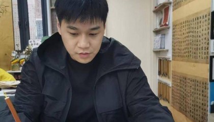 “书法可怡情,不能当饭吃”?90后小伙靠它7年还清2000万元巨债