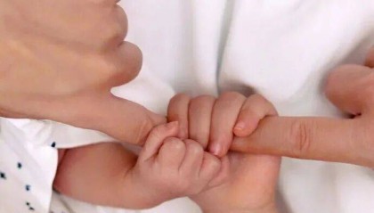 韩庚、卢靖姗官宣二胎得子,一家四口合照曝光