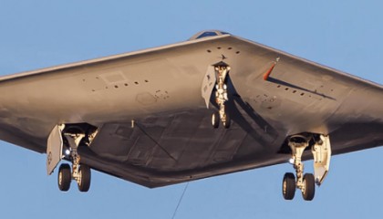 见不得中国强大!歼36刚首飞,美军就威胁击落,拜登连下4道挑战书