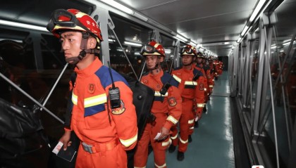 按照中央统筹部署,云南省委书记、省长指挥协调,紧急驰援缅甸