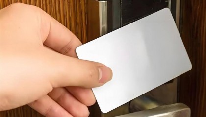 女子称睡梦中遭陌生男子持房卡闯入猥亵,涉案者为县人大代表,酒店前台回应:安吉警方已立案调查