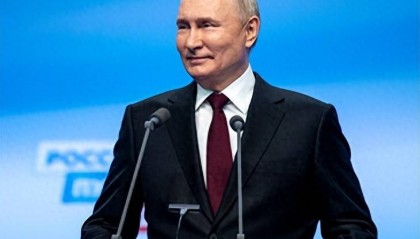 中俄外长对表,美乌接连发声,胜利日高挂免战牌,普京作出重大决定!