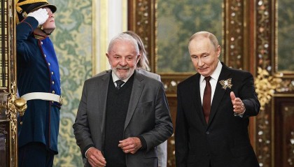 卢拉本打算顺路去莫斯科,劝普京亲自参加谈判