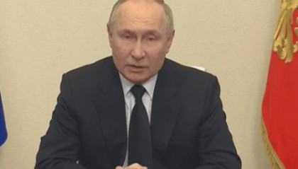 日本迈出危险一步,中方还未行动,俄军40艘舰艇出动,反包围开始