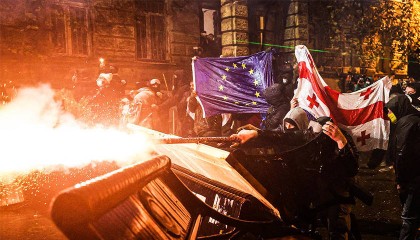 格鲁吉亚宣布暂停开启入盟谈判,大规模抗议活动已持续4晚