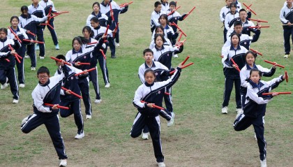 新闻分析:深圳如何让上万中小学生摘掉“小眼镜”