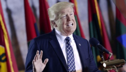 卖给谁都不准卖给中国!最大稀土矿已卖给美企,特朗普突然对美军下令