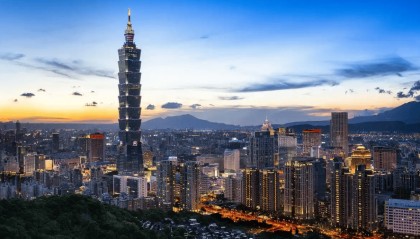 解放军43架军机三面围台,岛内已经乱成一锅粥,统一信号拉满?