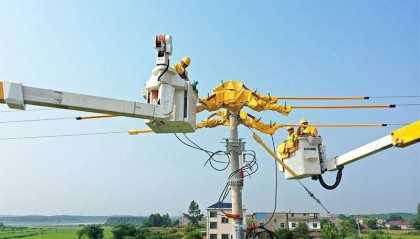 江西进贤:带电作业让64.79万用户享受“无感”电力升级