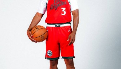 保罗身着3号球衣亮相:回归快船是不需要思考的决定