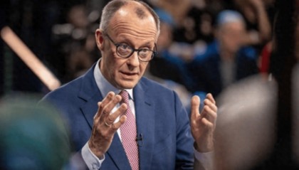 民调只差9%,德国选举可能重开?默茨庆祝早了,“铁娘子”反攻开始