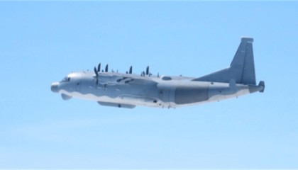 为台撑腰?4.5万大军来势汹汹,抬头发现,被3架军机贴脸围观