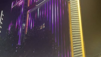 实探三只羊总部:深夜灯火通明,门口有主播靠直播园区日常涨粉数十万