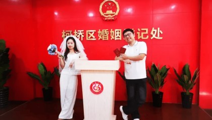 多地为新婚夫妇“发红包”