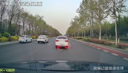 司机礼让救护车后被后车多次别停 西安警方:驾驶人谭某某被行政拘留7日