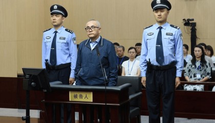 当过省纪委副书记,张平在案件处理、职务晋升等事项上谋取利益,收受巨额财物