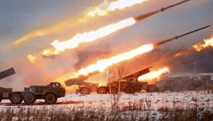 卫星拍下惊心动魄的一幕!泽连斯基知道事情闹大了,火速喊话中方