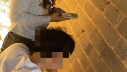 一对情侣在司马台长城刻划,警方回应:已介入调查