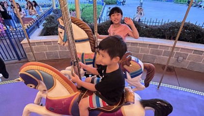 有妈妈包下一截高铁车厢,有妈妈连夜送儿子回老家,暑假来了,你家娃怎么安排?