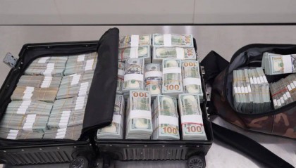 行李里塞满美金,折合人民币超1600万元!被海关查获!