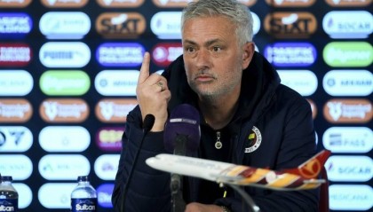 土媒:穆里尼奥是因个人原因前往罗马,未和俱乐部进行接触