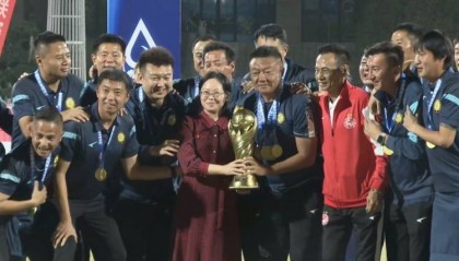 老甲A超级组颁奖:四川、广州、辽宁获冠亚季军,杨旭最佳射手