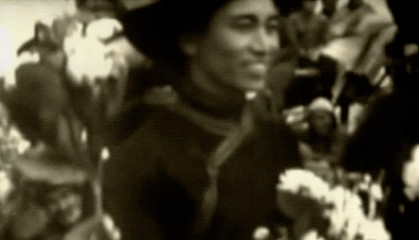 习近平与文艺工作者的故事|永做草原“红色文艺轻骑兵”