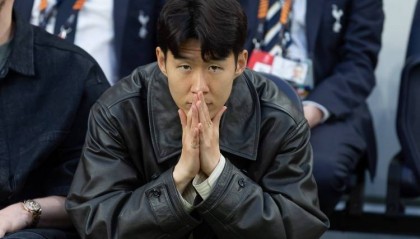 有得有失!孙兴慜坚守热刺十载,当队长成佳话,但俱乐部至今0冠