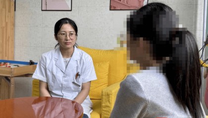 “你是姐姐,应该让着弟弟”,被父母要求让着只小1岁的弟弟,13岁姐姐抑郁了