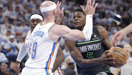 雷霆先抑后扬拿捏高端局 狼队阵容硬伤一战全暴露?