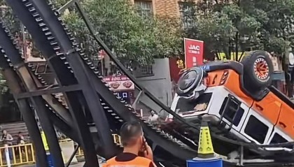 北汽集团称与爬坡翻车的212汽车无关:出自北京汽车制造厂