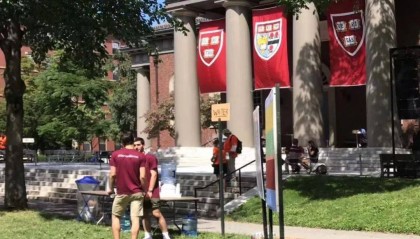 哈佛与白宫对决,美国人如何站队?