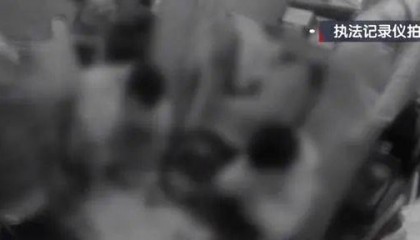 北京一小区地下室门上插钥匙却打不开,屋内还有说话声,居民赶紧报警!