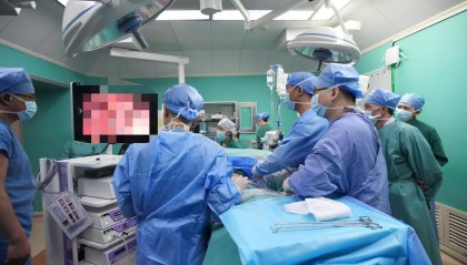 20米高空掉落螺丝刀直插男子胸腔!医生:不要自行拔除