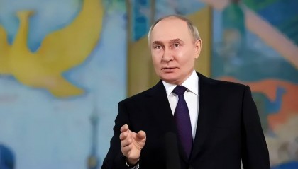 11万俄军兵临城下!欧盟中止援助,泽连斯基失宠:扎卢日内或成为新掌权者!