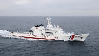 菲律宾海警倾巢而出,解放军拖船抵达仁爱礁,要动手清理破船了?