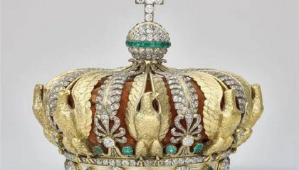 法国卢浮宫多件藏品被盗最新消息:一件文物在博物馆外被发现时已损毁,疑为欧仁妮皇后的皇冠