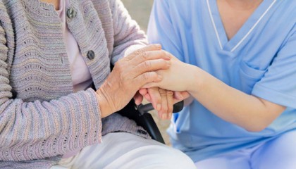 中央经济工作会议专门提到,这类消费对于扩大内需为何至关重要?