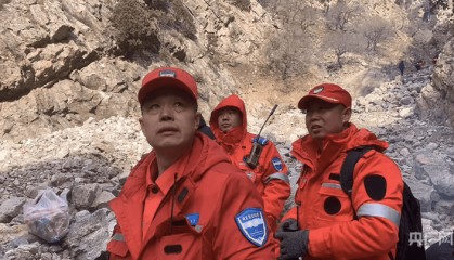9人徒步进内蒙古九峰山赏冰瀑:3人失踪,1人坠冰
