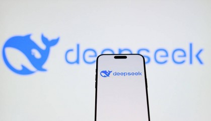 DeepSeek官宣R1升级:提升思维深度与推理能力,整体表现已接近国际顶尖模型