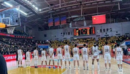 杜锋带13人出征上海!4外援+23兄弟,贝贝获重用