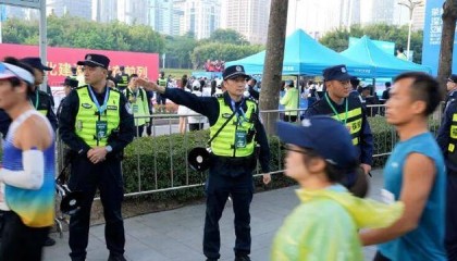 福田公安投入近3000名警力护航深圳马拉松