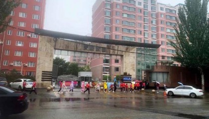 上千名孩子“占领”小区,小饭桌惹出大麻烦