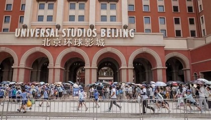 大学生暑期上门带娃成热门兼职,家长外包育儿喘口气