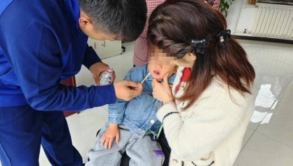 北京五岁男童把鱼钩放进嘴,家长发现抱着孩子直奔消防站