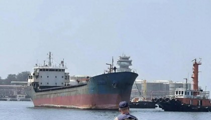 台当局扣船引台海惊涛巨浪?解放军大规模部署军舰彰显强硬姿态,未来两岸关系面临新挑战