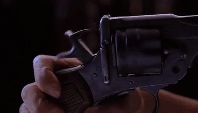 东北老哥耕地捡枪拍抖音,3小时后警察上门:查水表!丨轻武专栏