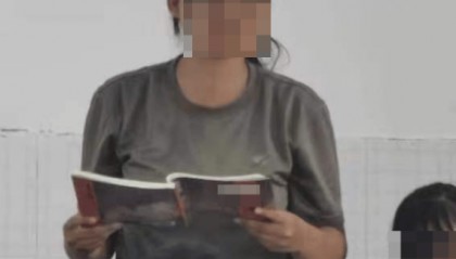 14岁女孩在拓展营遭体罚去世,班主任因截留其给父母信件受审